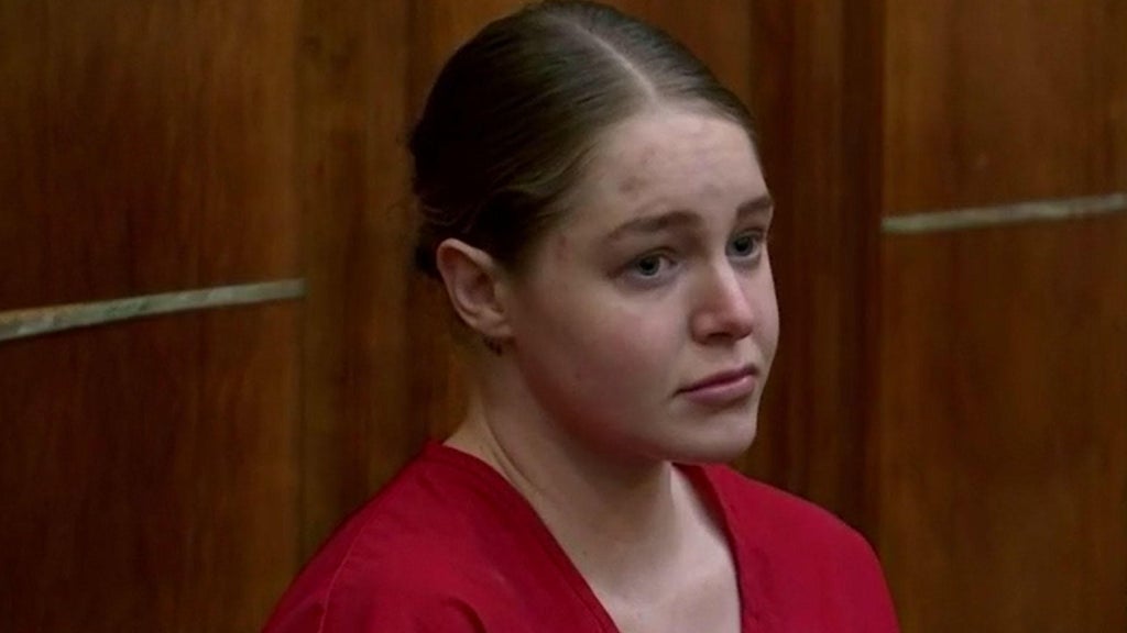 OnlyFans model Courtney Clenney accused of stabbing her boyfriend to death in 2022 reaches plea deal — CBS Miami, Coral Springs Real Estate news