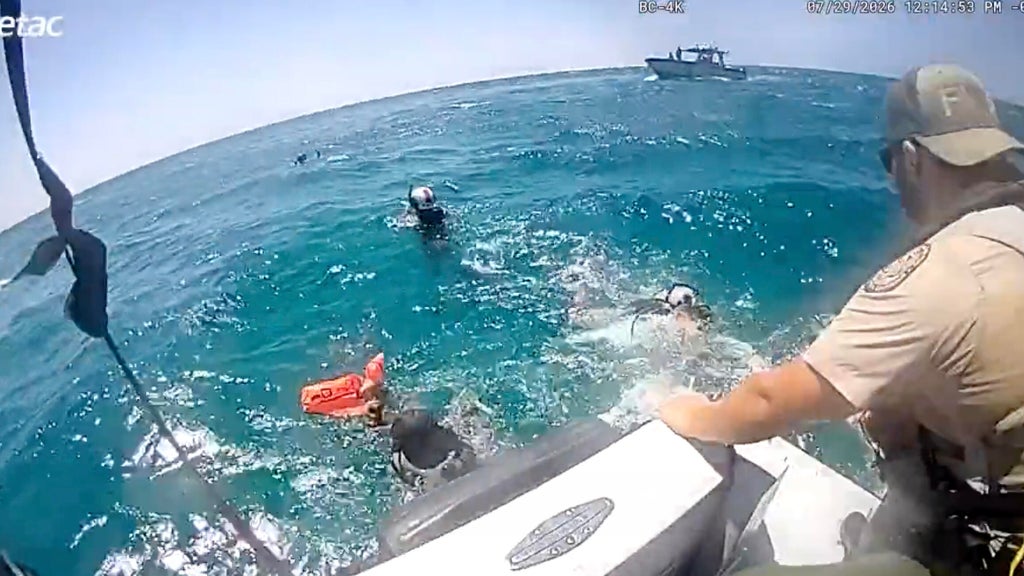 Video shows rescue of missing divers in Florida Keys after getting separated from boat — CBS Miami, Coral Springs Government news