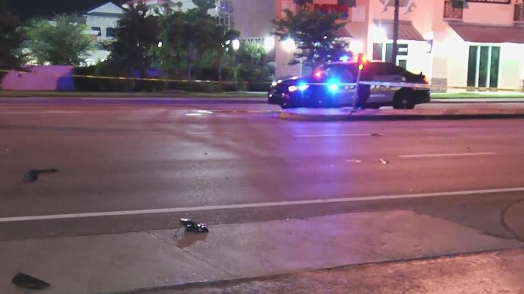 Lauderhill police search for driver after hit-and-run injures man — CBS Miami, Coral Springs Community news