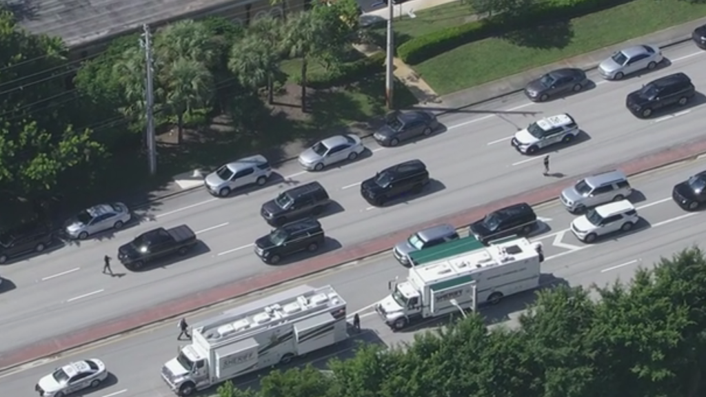 Man killed by Palm Beach authorities after chase tied to pizza delivery robbery, sheriff says — CBS Miami, Coral Springs Schools news