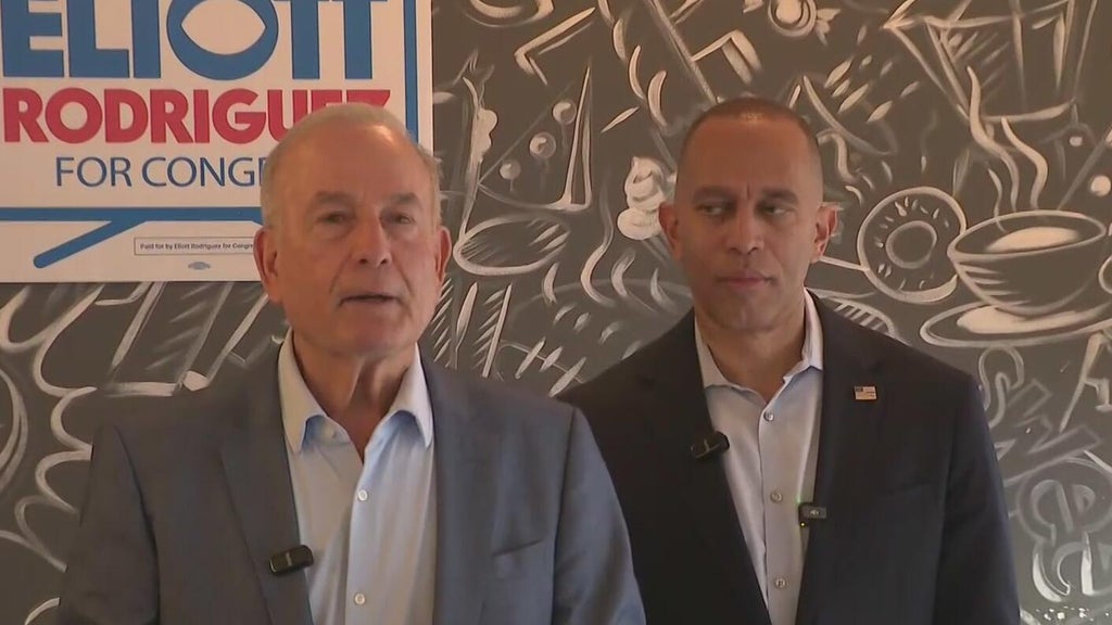 House Minority Leader Jeffries joins Florida District 27 candidate Eliott Rodriguez in Pinecrest — CBS Miami, Coral Springs Community news