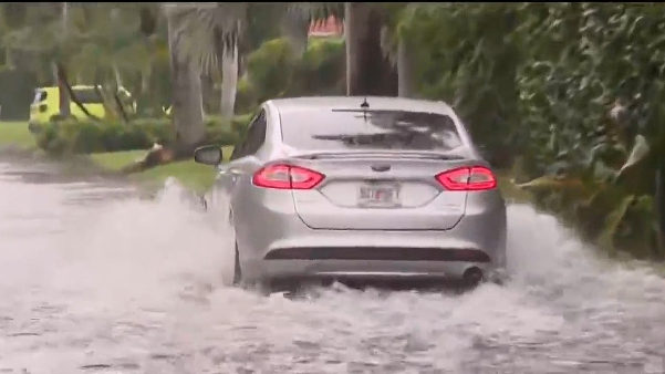 Heavy rain leaves flooded streets, hazardous driving conditions in Broward County — CBS Miami, Coral Springs Community news