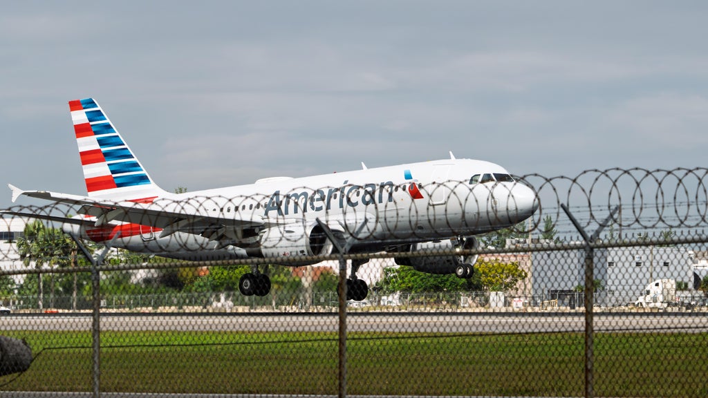 American Airlines flight to Guyana returns to Miami after passenger allegedly threatens crew — CBS Miami, Coral Springs Community news