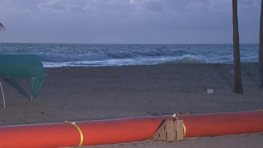 King tides disrupt beachgoers, businesses in Hollywood Beach — CBS Miami, Coral Springs Dining news