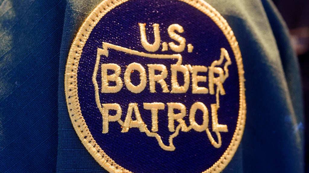 Border Patrol agents spotted at Florida early voting site were trying to cast ballots, election official says — CBS Miami, Coral Springs Sports news