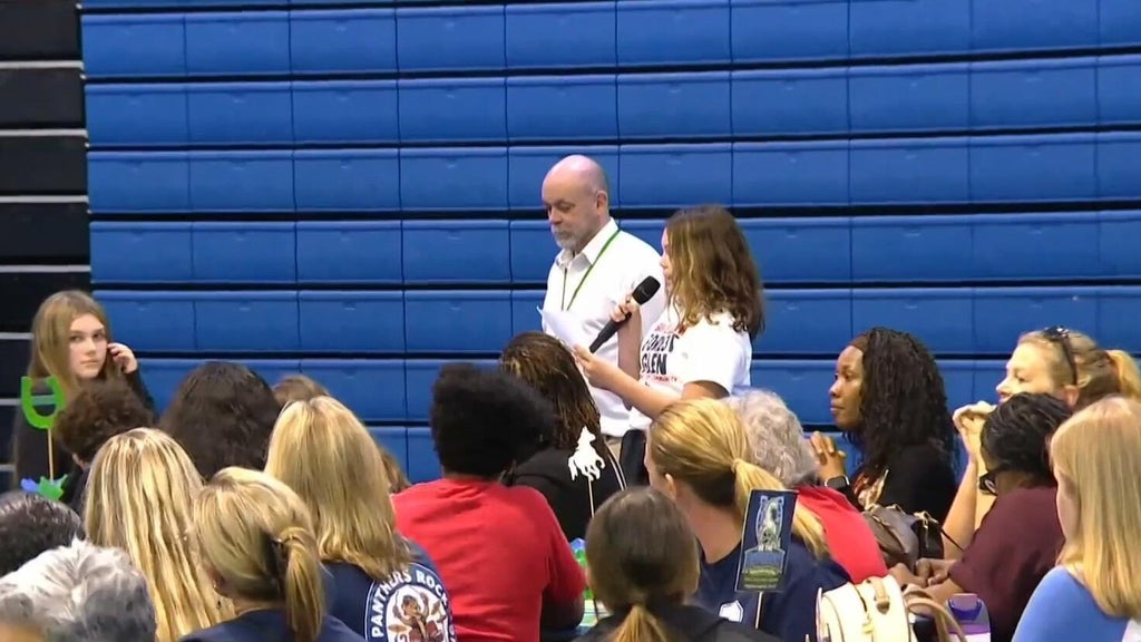 Broward students and parents express concerns about school closures — CBS Miami, Coral Springs Schools news