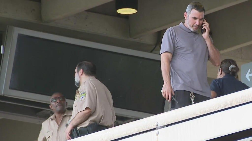 Man grazed by bullet after shooting at Metrorail station in Miami — CBS Miami, Coral Springs Community news