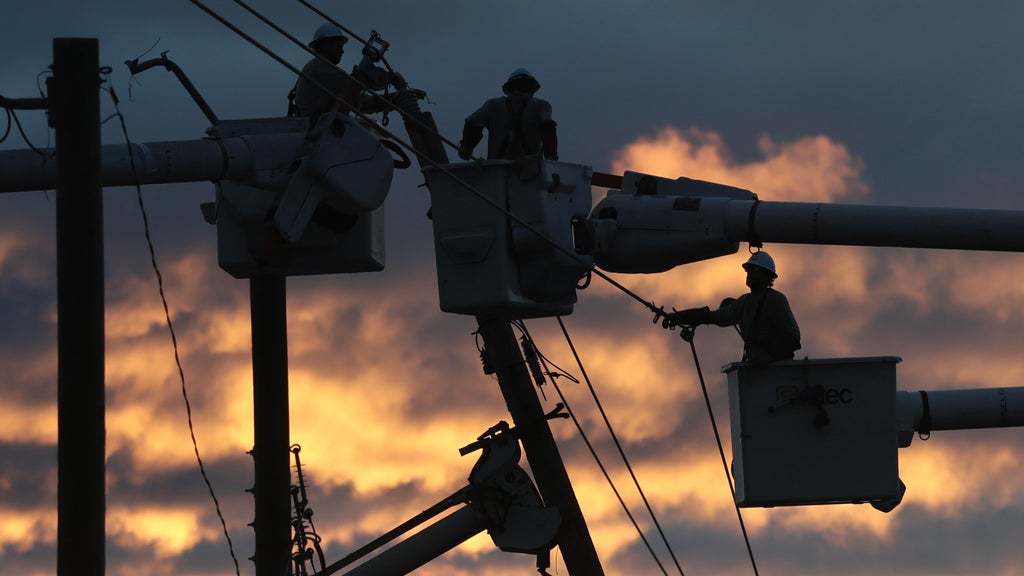 Nearly 54,000 homes, businesses still without power in Florida's Panhandle four days after Isaias left 6 dead — CBS Miami, Coral Springs Health news