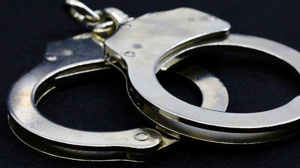 Miami-Dade father arrested, accused of starving and locking up his two children, deputies say — CBS Miami, Coral Springs Real Estate news
