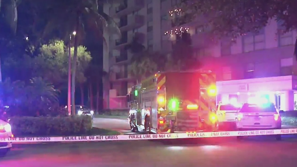 Man arrested in deadly North Miami abduction where witnesses saw suspects wearing "police" shirts — CBS Miami, Coral Springs Community news