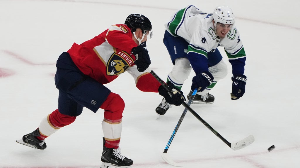 Brady Tkachuk's overtime goal completes second straight natural hat trick in Panthers' 3-2 win — CBS Miami, Coral Springs Sports news