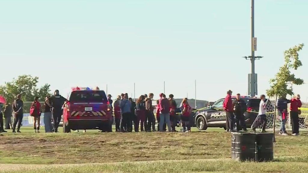 At least 2 killed, several injured after car drives onto Kansas soccer field — CBS Miami, Coral Springs Sports news