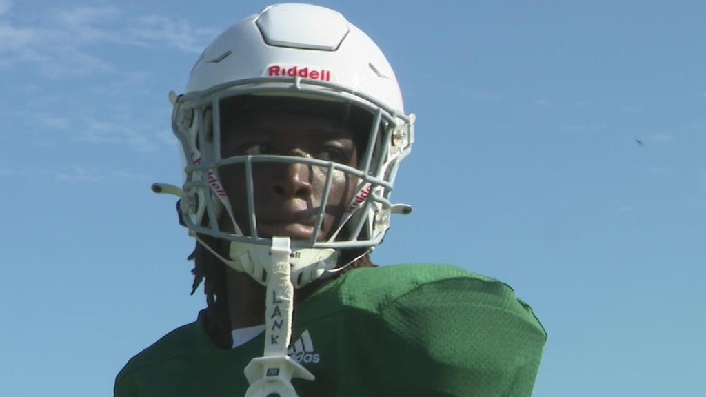 Meet DeMarcus DeRoche, Cardinal Gibbons tight end and Nat Moore Trophy contender — CBS Miami, Coral Springs Schools news