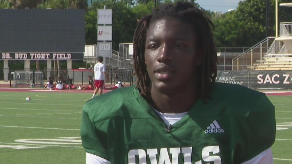 Cardinal Gibbons tight end, DeMarcus DeRoche, is now a Nat Moore nominee — CBS Miami, Coral Springs Sports news