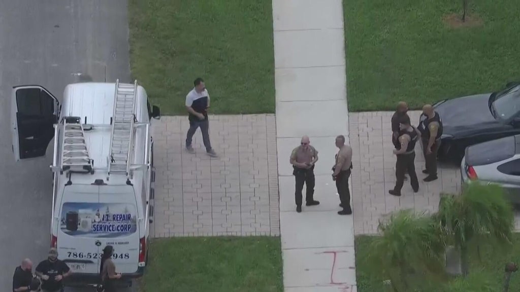 Gunman who shot pregnant woman and himself in SW Miami-Dade had a previous domestic violence case — CBS Miami, Coral Springs Community news