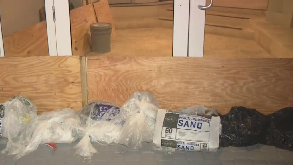 South Florida king tides have businesses preparing for more flooding Monday — CBS Miami, Coral Springs Business news