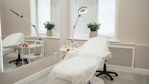 Homeless man arrested after breaking into South Florida plastic surgery clinic, stealing food and breast implant — CBS Miami, Coral Springs Real Estate news