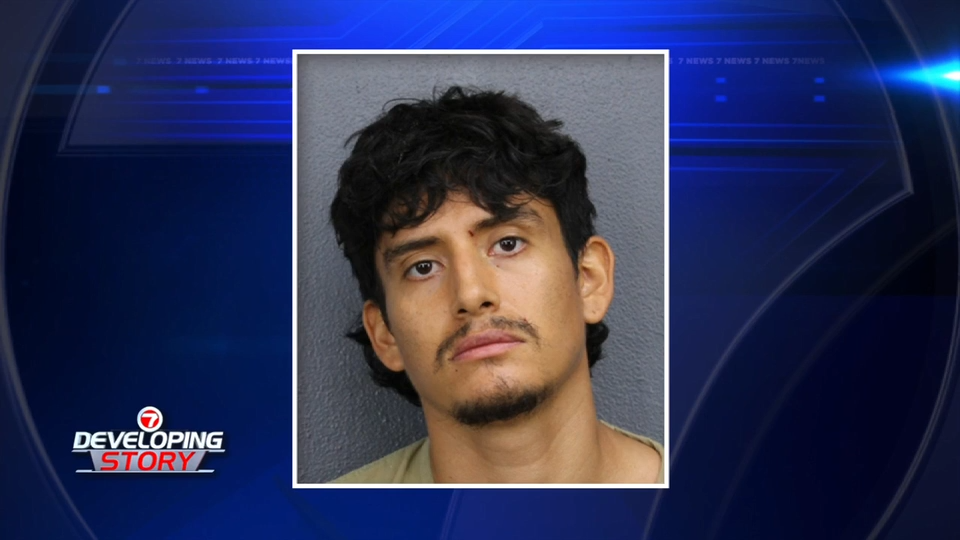 Man arrested after being accused of fatally stabbing his mother in Tamarac — WSVN 7 Broward, Coral Springs Community news