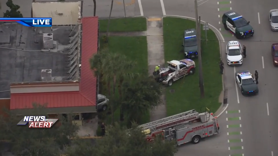 Woman hospitalized after driver rams into Tamarac business following two-vehicle crash — WSVN 7 Broward